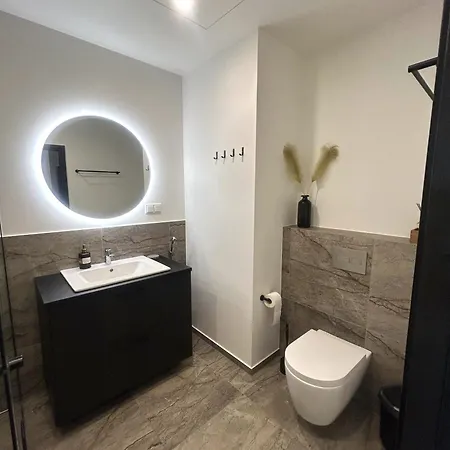 Myhouse Centre Apartment